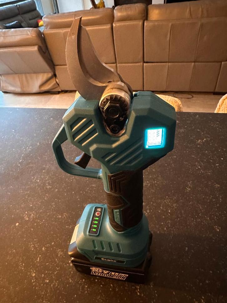 Nouveau sécateur 18 V avec batterie, Jardin & Terrasse, Sécateurs, Neuf, 30 à 39 mm, Enlèvement