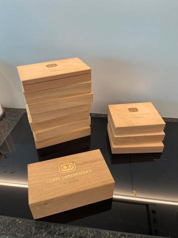 11 houten CD Corps  Diplomatique sigaar  dozen beschikbaar voor biedingen