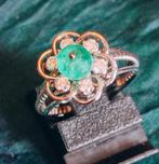 Marguerite ring met smaragd en diamanten, Handtassen en Accessoires, Ringen, Nieuw, Goud, Goud, Met edelsteen