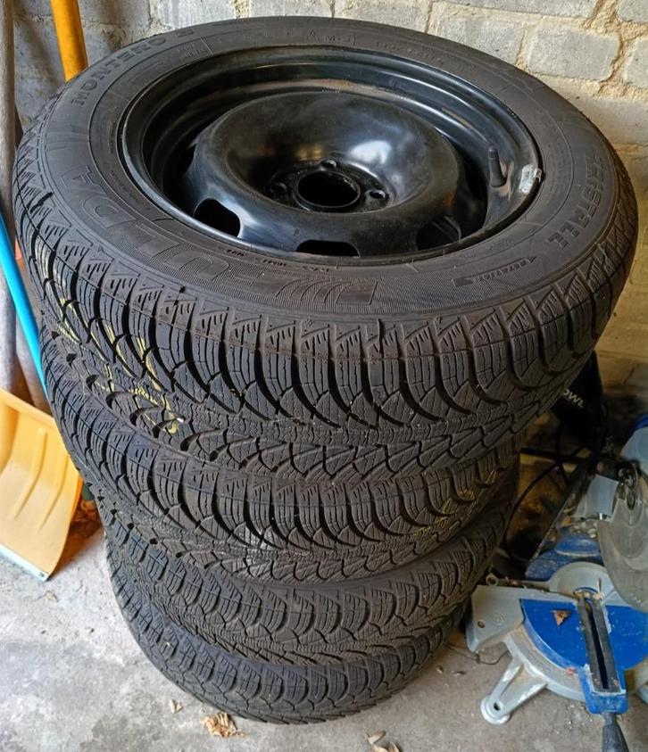 Jeu de pneus hiver 195/65 R15 sur jantes 15” 4 trous, Autos : Pièces & Accessoires, Pneus & Jantes, Pneu(s), Pneus hiver, 15 pouces