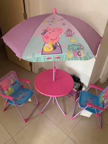 Tafel met parasol & 2 stoeltjes Peppa Pig