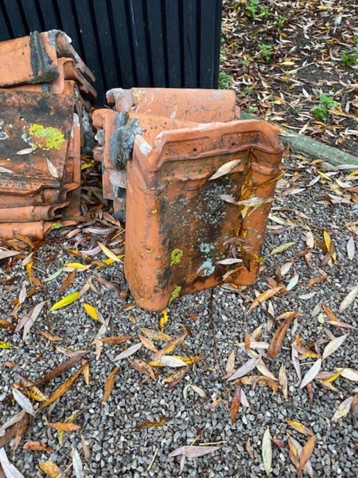 hoekpannen, Doe-het-zelf en Bouw, Dakpannen en Dakbedekking, Gebruikt, Dakpannen, Steen of Klei, Rood, Minder dan 5 m², Ophalen