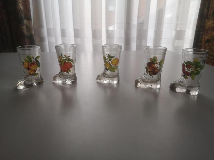 Drinkglazen - 5 Geneverglaasjes laarsvorm  5 €, Verzamelen, Glas en Drinkglazen, Ophalen of Verzenden
