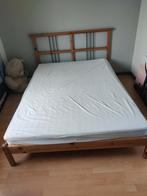 Bed van 140x200 met matras en matrasbeschermer., Ophalen, Gebruikt, Beige, Tweepersoons