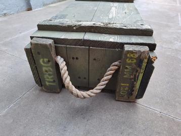 Munitie kist van het leger. beschikbaar voor biedingen