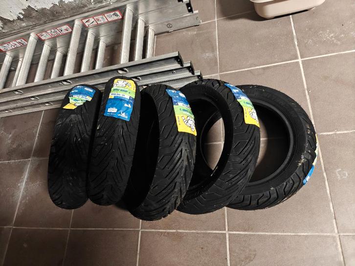 5 pneus neufs Michelin City Grip 2 110/70-11Prix imbattable!, Motos, Pièces | Toutes-marques, Neuf, Enlèvement