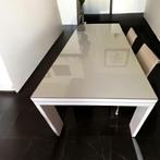 Strakke witte designtafel met glazen blad, Huis en Inrichting, Tafels | Eettafels, Ophalen, Zo goed als nieuw
