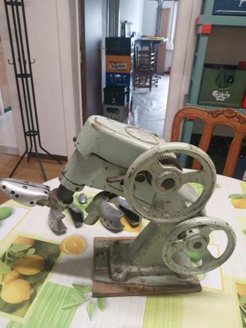 Eupedus schoenopenzetter met assecoires beschikbaar voor biedingen