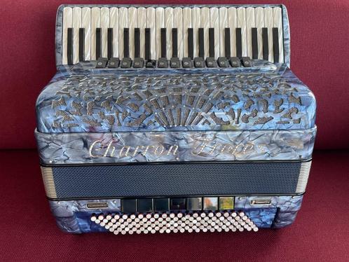 Italiaanse Charron Frères accordeon . 5 korig . Cassotto ., Musique & Instruments, Accordéons, Comme neuf, Accordéon à touches