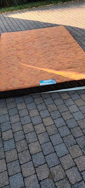 Matras 2-persoons beschikbaar voor biedingen