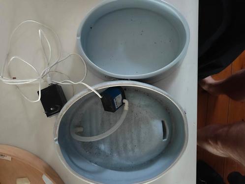 Lucky kitty keramische waterfontein, Dieren en Toebehoren, Kattenvoerbakken en Drinkbakken, Zo goed als nieuw, Ophalen