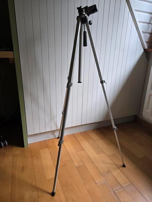 Telescopisch camerastatief Velbon, Audio, Tv en Foto, Fotografie | Statieven en Balhoofden, Gebruikt, Driepoot, Ophalen