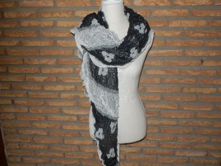 (5) - écharpe femme noire grise, Vêtements | Femmes, Bonnets, Écharpes & Gants, Comme neuf, Écharpe, Taille 46/48 (XL) ou plus grande