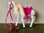 Barbie zelf stappend paard/ tweezit + 2 helmen, Comme neuf, Enlèvement