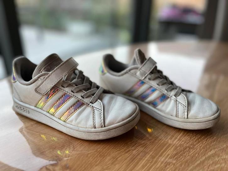 Sportieve sneakers - Adidas (maat 30), Kinderen en Baby's, Kinderkleding | Schoenen en Sokken, Gebruikt, Schoenen, Jongen of Meisje