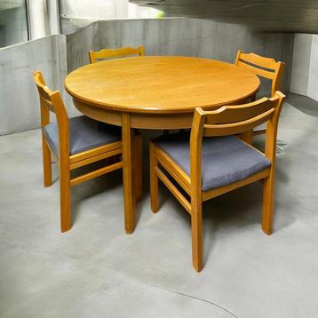 Prachtige vintage eiken tafel en stoelen