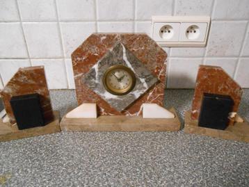 3 Delig marmeren schouwgarnituur beschikbaar voor biedingen