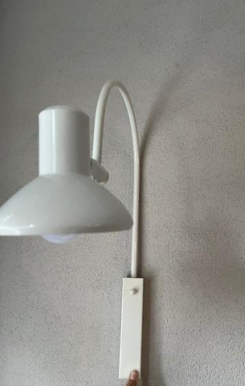 Twee vintage mid century wand booglampen beschikbaar voor biedingen