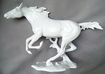 cheval sauvage au galop porcelaine blanche Kaiser/Allemagne