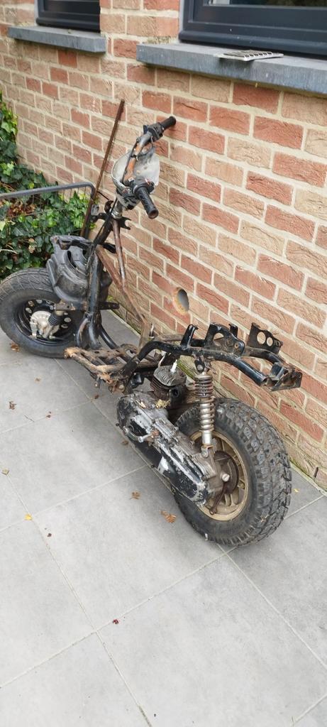 Châssis MBK BOOSTER SPIRIT classe A 25km/h, Fietsen en Brommers, Brommeronderdelen | Scooters, Zo goed als nieuw, Ophalen