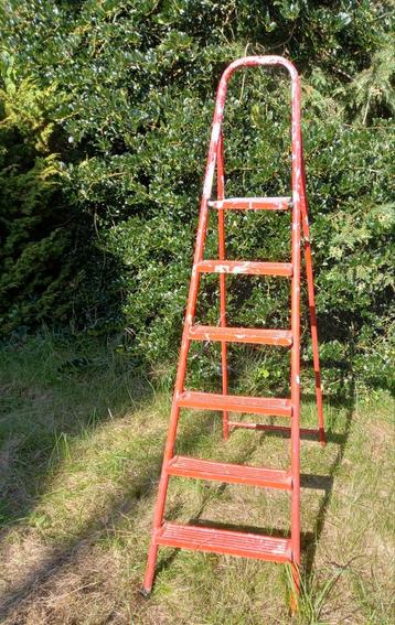 Ladder met 6 treden. L 190 cm