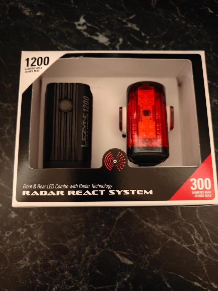 Lezyne fietsverlichtingsset Radar React System, Fietsen en Brommers, Fietsaccessoires | Fietsverlichting, Verlichtingsset, Nieuw