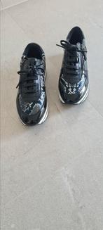Sneakers noires à motif peau de serpent taille 37 (, Enlèvement, Comme neuf, Noir, Sneakers et Baskets