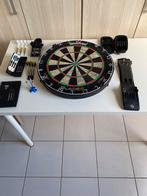 Dartspijlen en een dartsblok, Sport en Fitness, Darts, Ophalen, Zo goed als nieuw