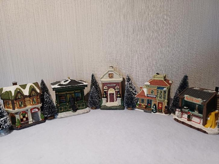 Kerst huisjes, 5 stuks, hand geschilderd + verlichting, Diversen, Kerst, Zo goed als nieuw, Ophalen of Verzenden