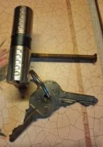 serrure Yale, Enlèvement, Comme neuf