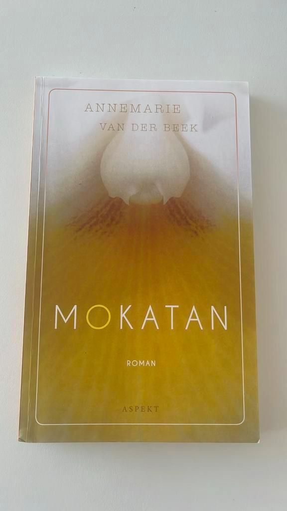 Annemarie van der Beek - Mokatan, Boeken, Literatuur, Zo goed als nieuw, Ophalen of Verzenden