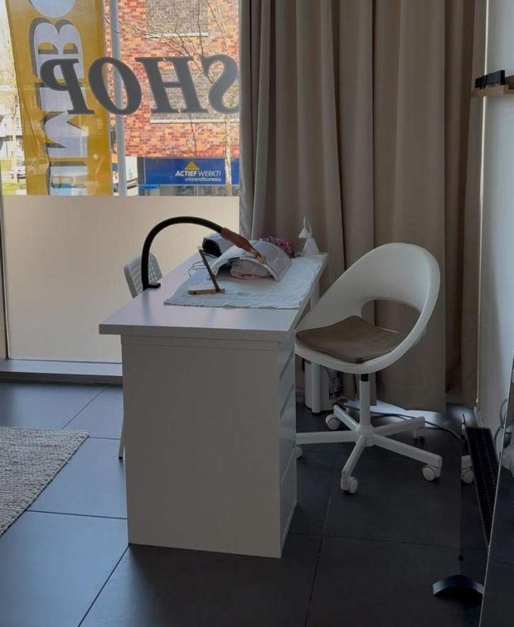 Bureautafel voor nagels/studie, Huis en Inrichting, Bureaus, Zo goed als nieuw, Bureau, Ophalen