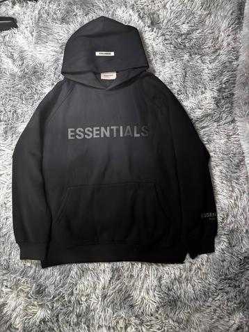 Essential Hoodie - Black beschikbaar voor biedingen