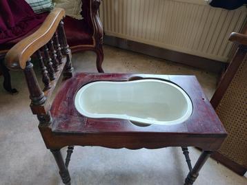 Antieke bidet beschikbaar voor biedingen