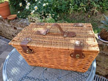 Panier de pique nique en osier beschikbaar voor biedingen