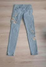 Grijze Toxik Jeans bloemenmotief S/36, Kleding | Dames, Toxik, Ophalen of Verzenden, Zo goed als nieuw, W28 - W29 (confectie 36)