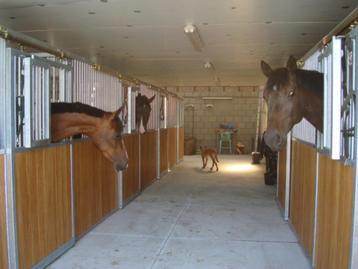 Paardenboxen, paardenstallen, stallen, voorwanden, zijwanden beschikbaar voor biedingen