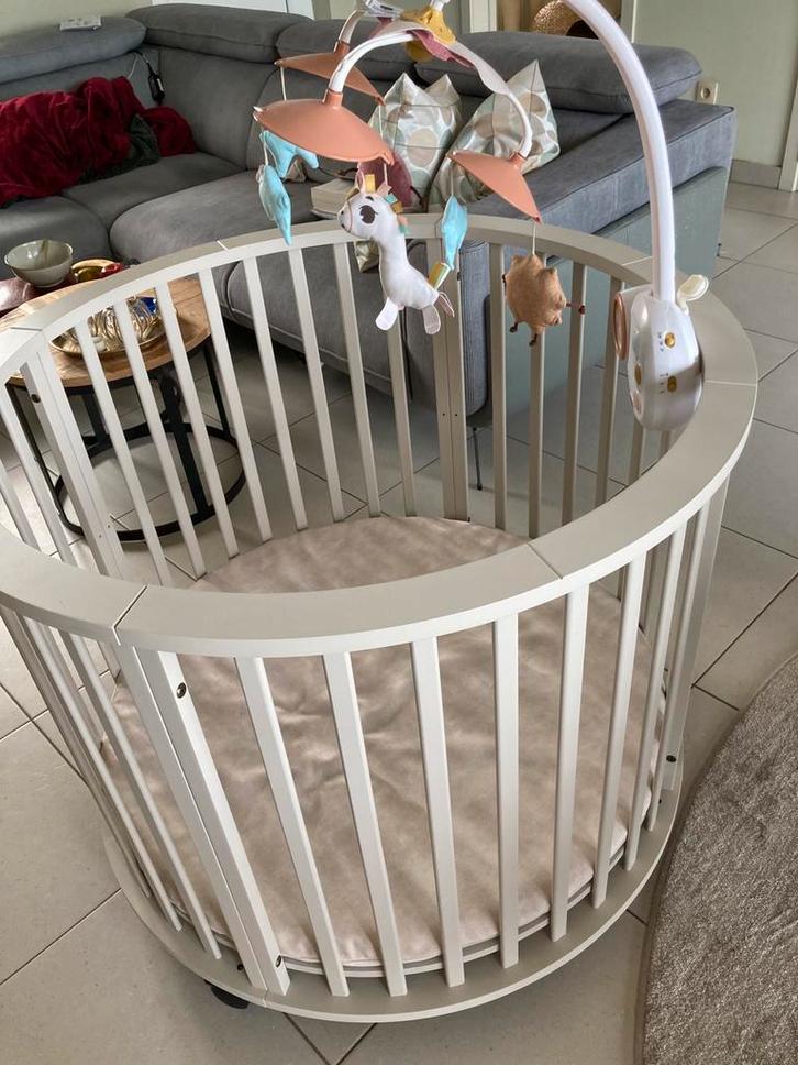 Rond babypark zo goed als nieuw met muziekmobiel Tiny Love, Kinderen en Baby's, Babyparken, Zo goed als nieuw, Rond, In hoogte verstelbaar