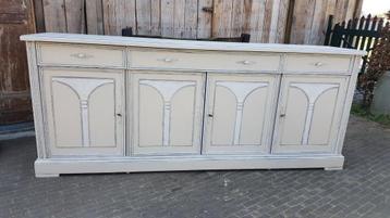 dressoir beschikbaar voor biedingen