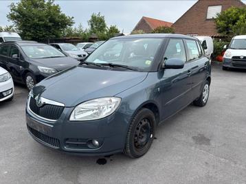 SKODA FABIA ESSENCE 1.6 AVEC 181000 km, Autos, Argent ou Gris, Achat, Entreprise, Carnet d'entretien
