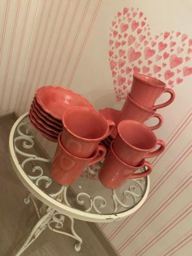 PRACHTIG ROOS SERVIES ️TASSEN BORDEN, Huis en Inrichting, Keuken | Servies, Bord(en), Ophalen