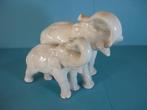 Eléphant et éléphanteau en porcelaine, Envoi