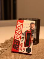 Darts - Red Dragon Johnny Clayton premier league, Sport en Fitness, Darts, Ophalen, Zo goed als nieuw, Pijlen