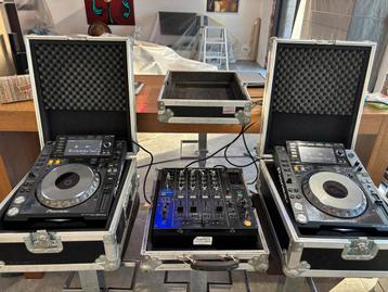 Pioneer set CDJ 2000 Nexus + DJM 800 in flightcases beschikbaar voor biedingen