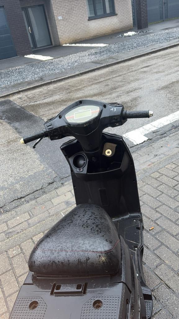 Scooter electrique echange possible, Vélos & Vélomoteurs, Scooters | Peugeot, Comme neuf, Électrique, Enlèvement