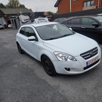 Kia ceed coupe 2010  diesel 1450euros..airco .demarre roule beschikbaar voor biedingen