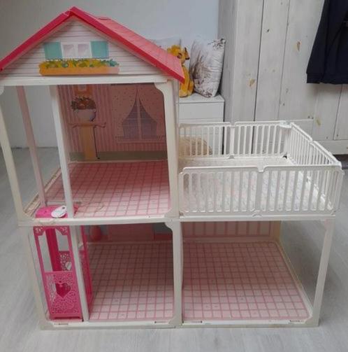Barbiehuis met lift (jaren '90), Kinderen en Baby's, Speelgoed | Poppenhuizen, Gebruikt, Poppenhuis, Ophalen of Verzenden