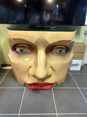 Exclusieve Vitrinekast in Polyester beschikbaar voor biedingen