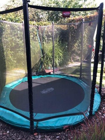 trampoline beschikbaar voor biedingen