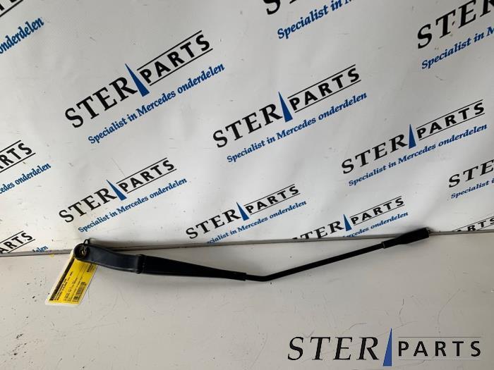 Bras essuie-glace avant d'un Mercedes B-Klasse, Autos : Pièces & Accessoires, Vitres & Accessoires, Mercedes-Benz, Utilisé, 3 mois de garantie